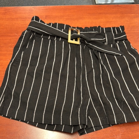 Sapphire red linen blend shorts M // 052506 - Picture 1 of 3